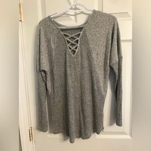 So woman’s great long sleeves ribbed sweater with crisscross design on back